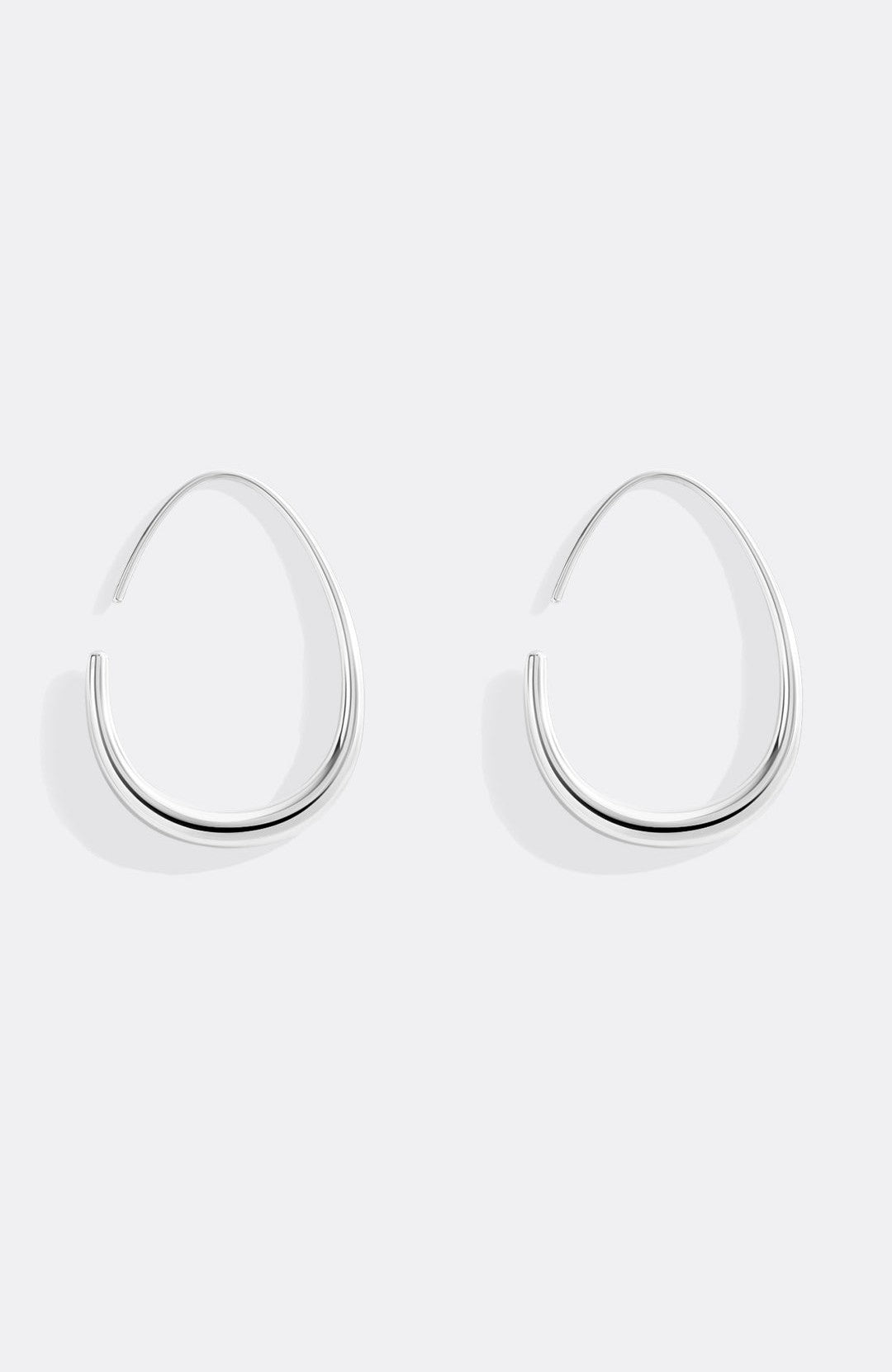 stylehess Fluid Hoop Earrings with Polished Finish - detail