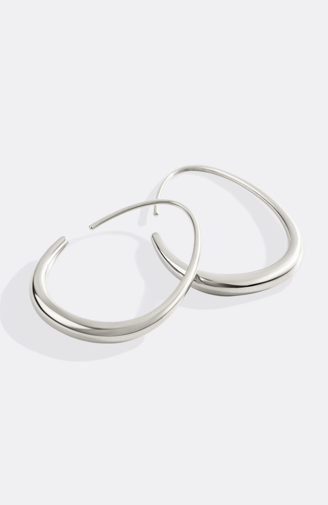 stylehess Fluid Hoop Earrings with Polished Finish - detail