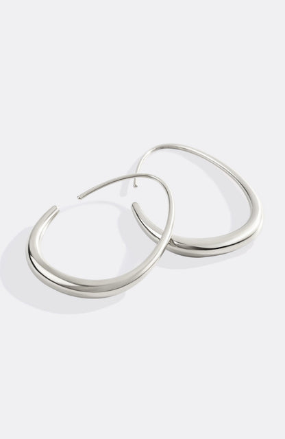 stylehess Fluid Hoop Earrings with Polished Finish - detail