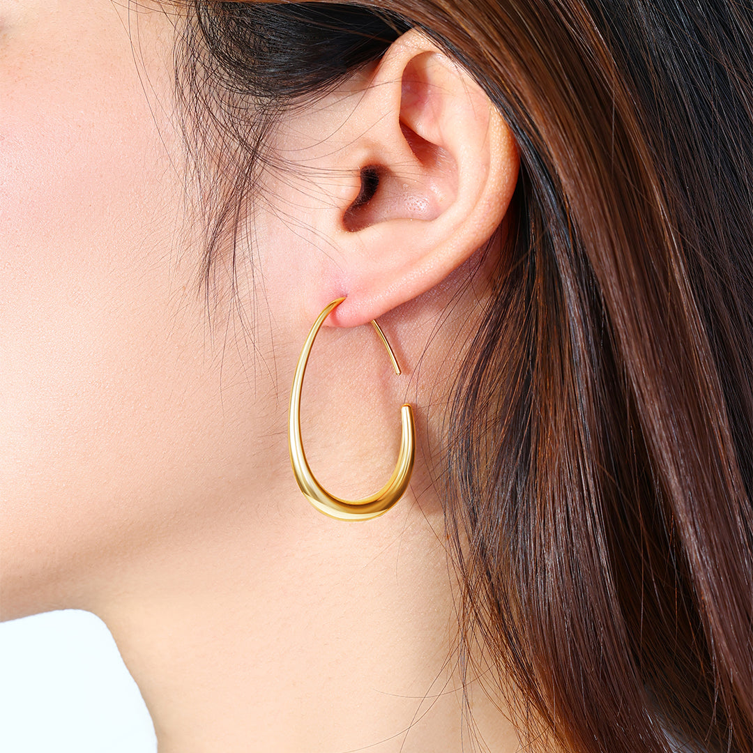 stylehess Fluid Hoop Earrings with Polished Finish - detail